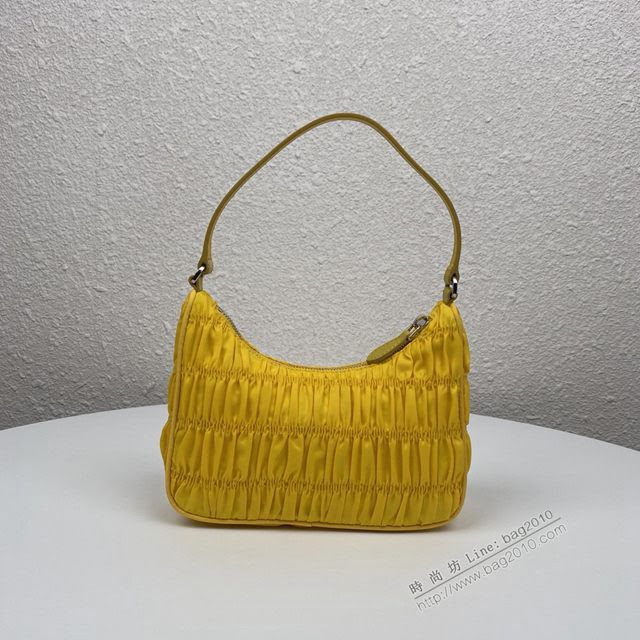 prada女包 普拉達2020專櫃最新款 1NE204 Prada nylon 皺褶Hobo手拎包 Prada復古風腋下包  pyd2303